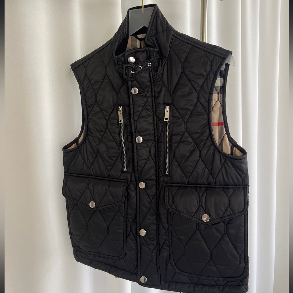 Burberry Black Quilted Vest 6️⃣5️⃣0️⃣